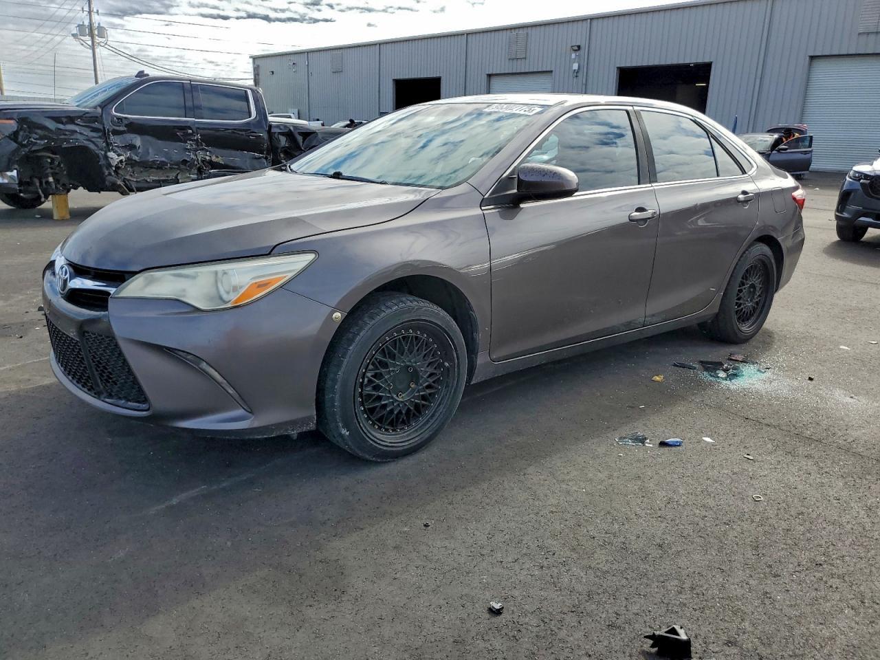 2015 TOYOTA CAMRY