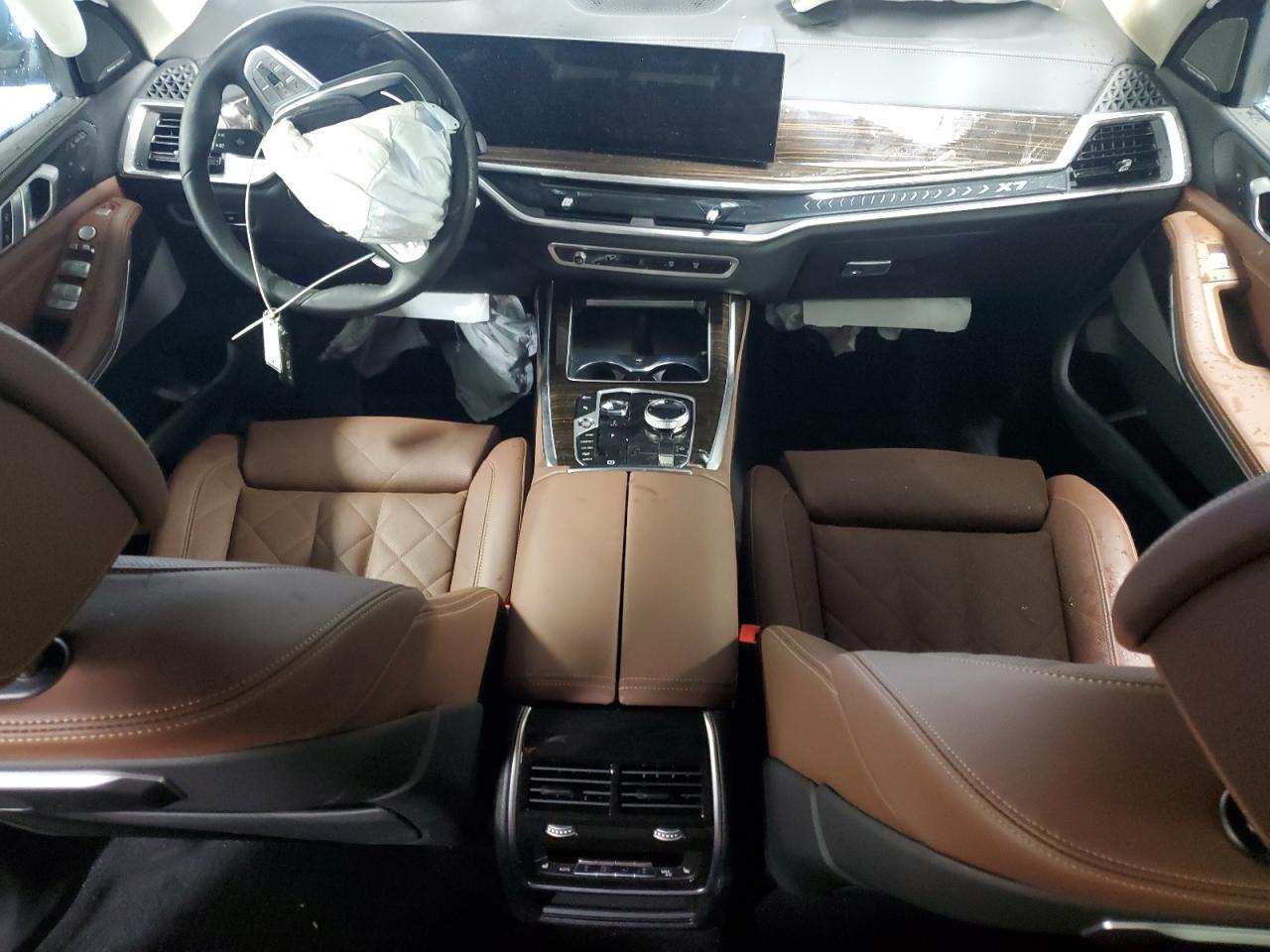 2025 BMW X7