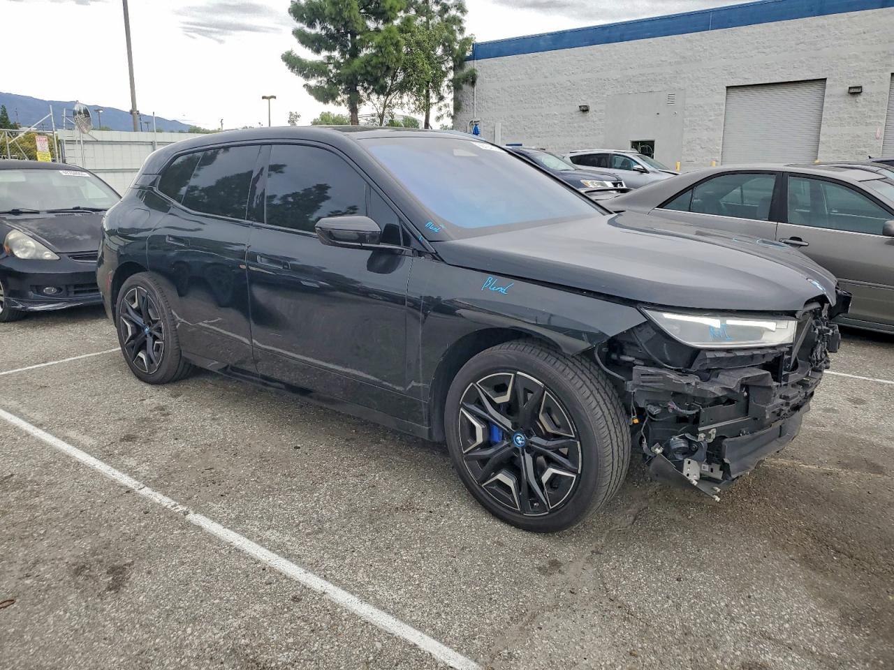 2024 BMW iX
