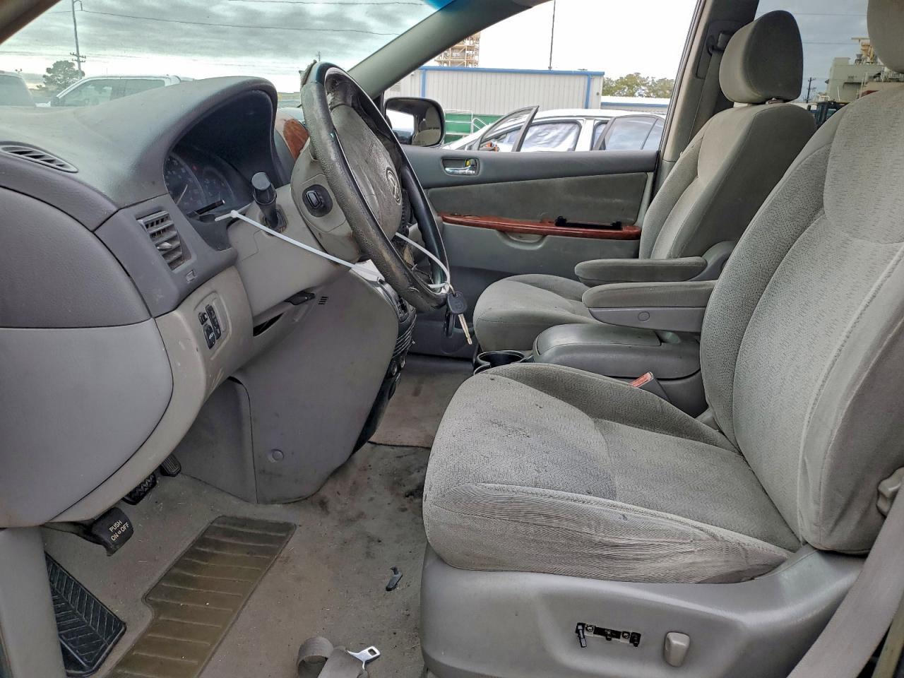 2004 TOYOTA SIENNA