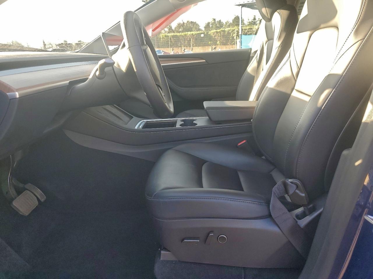 2025 TESLA MODEL Y