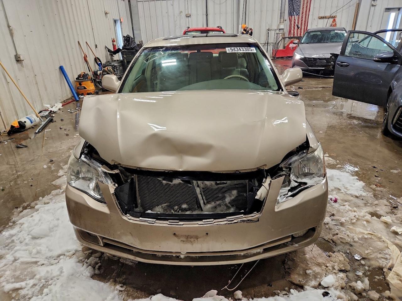 2005 TOYOTA Avalon