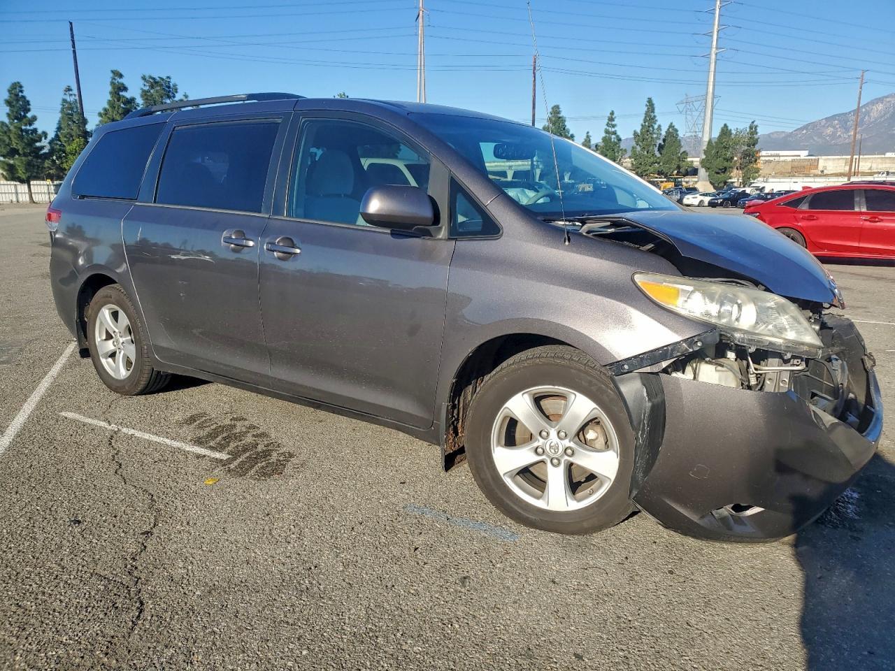 2013 TOYOTA SIENNA