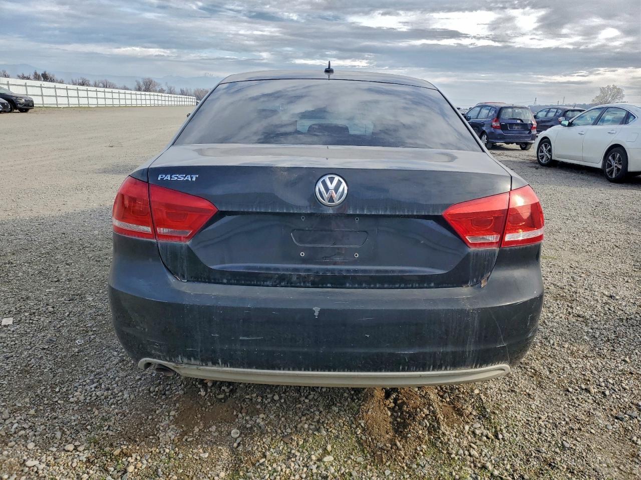 2012 VOLKSWAGEN Passat