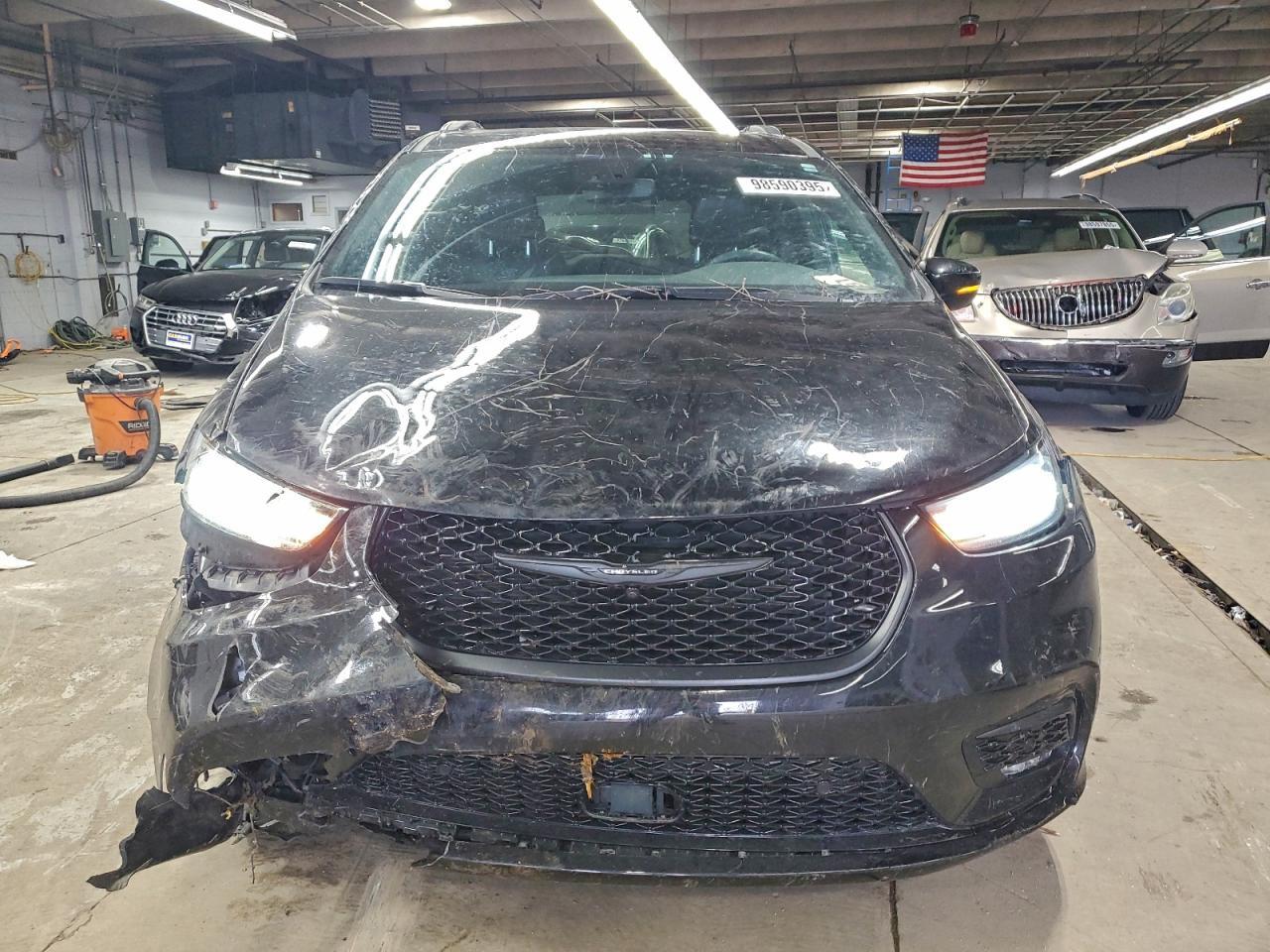 2023 CHRYSLER Pacifica