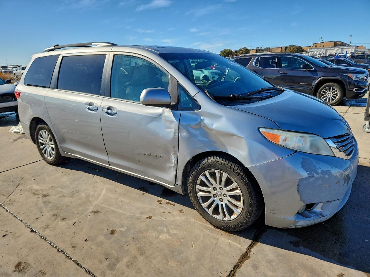 2016 TOYOTA SIENNA