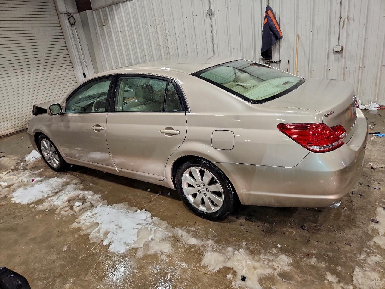 2005 TOYOTA Avalon