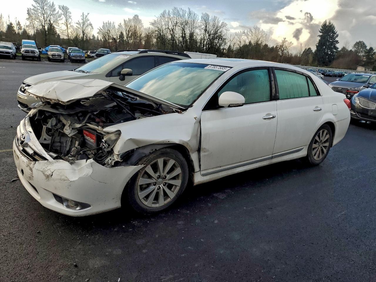 2011 TOYOTA Avalon