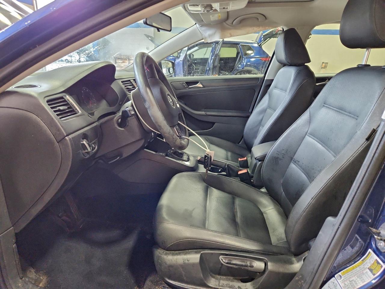 2011 VOLKSWAGEN JETTA