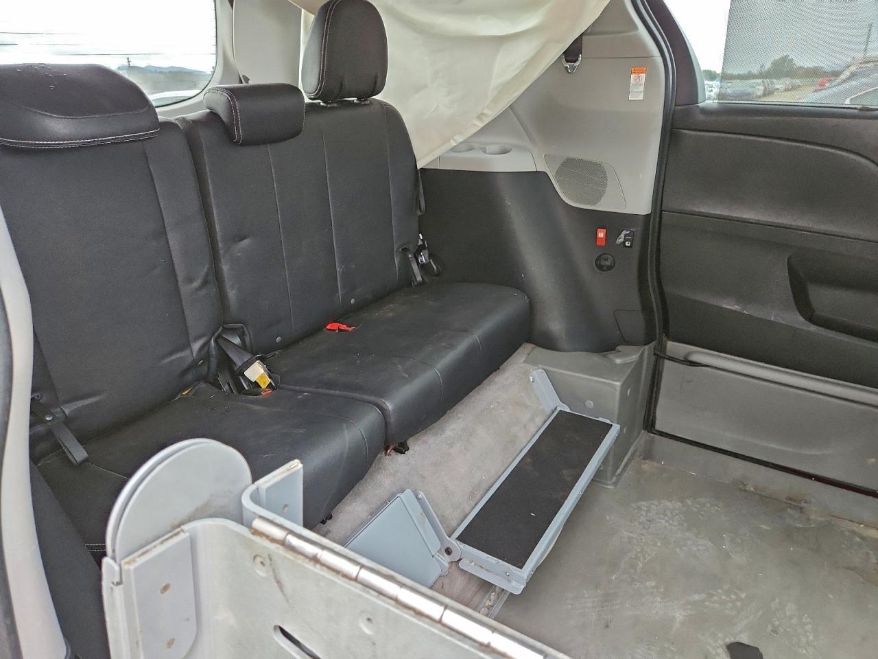 2015 TOYOTA SIENNA