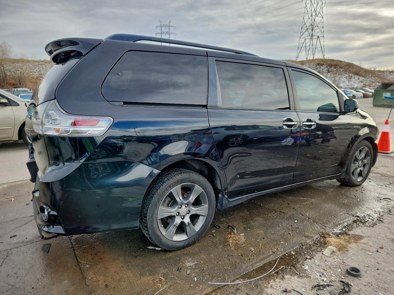 2016 TOYOTA SIENNA
