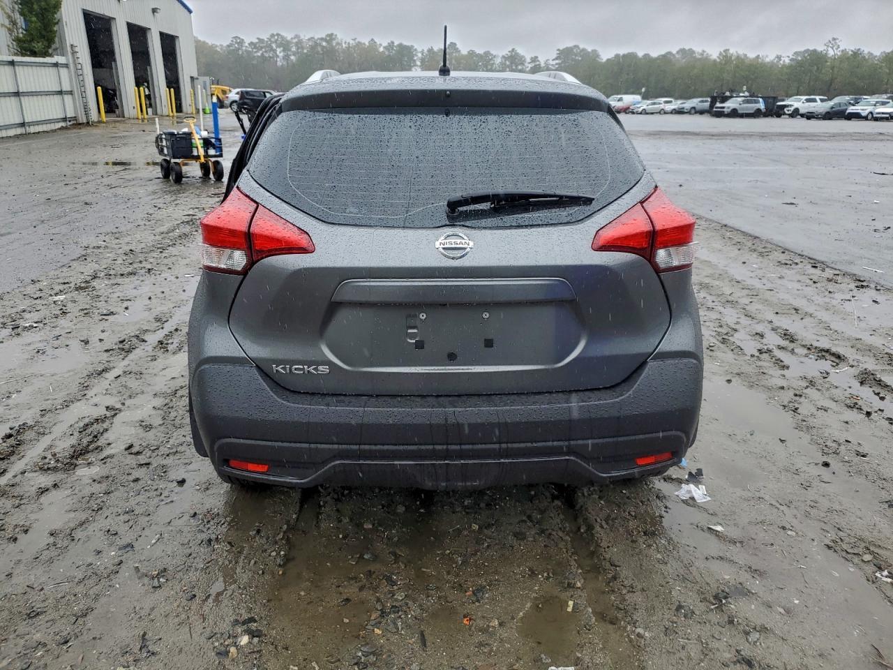 2018 NISSAN KICKS