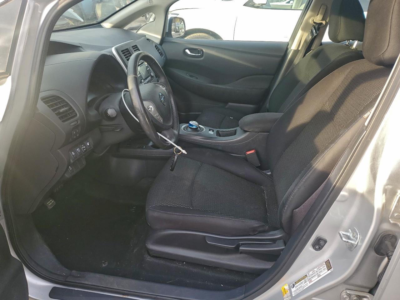 2015 NISSAN LEAF