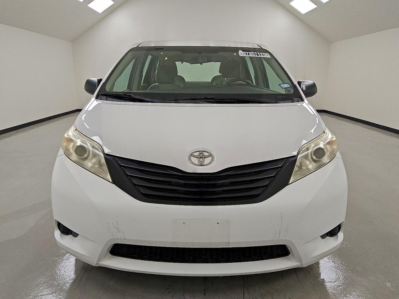 2016 TOYOTA SIENNA