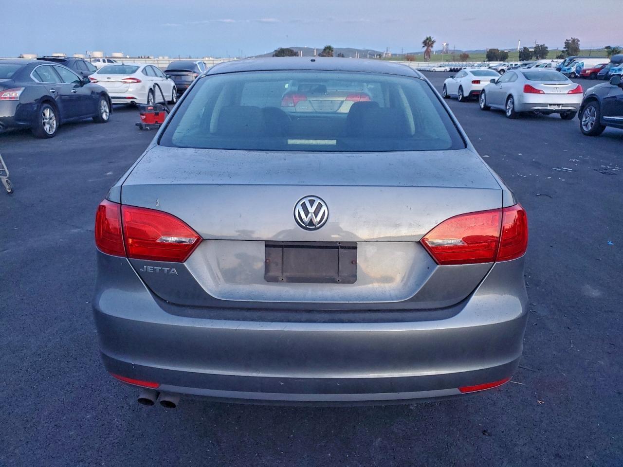 2011 VOLKSWAGEN JETTA