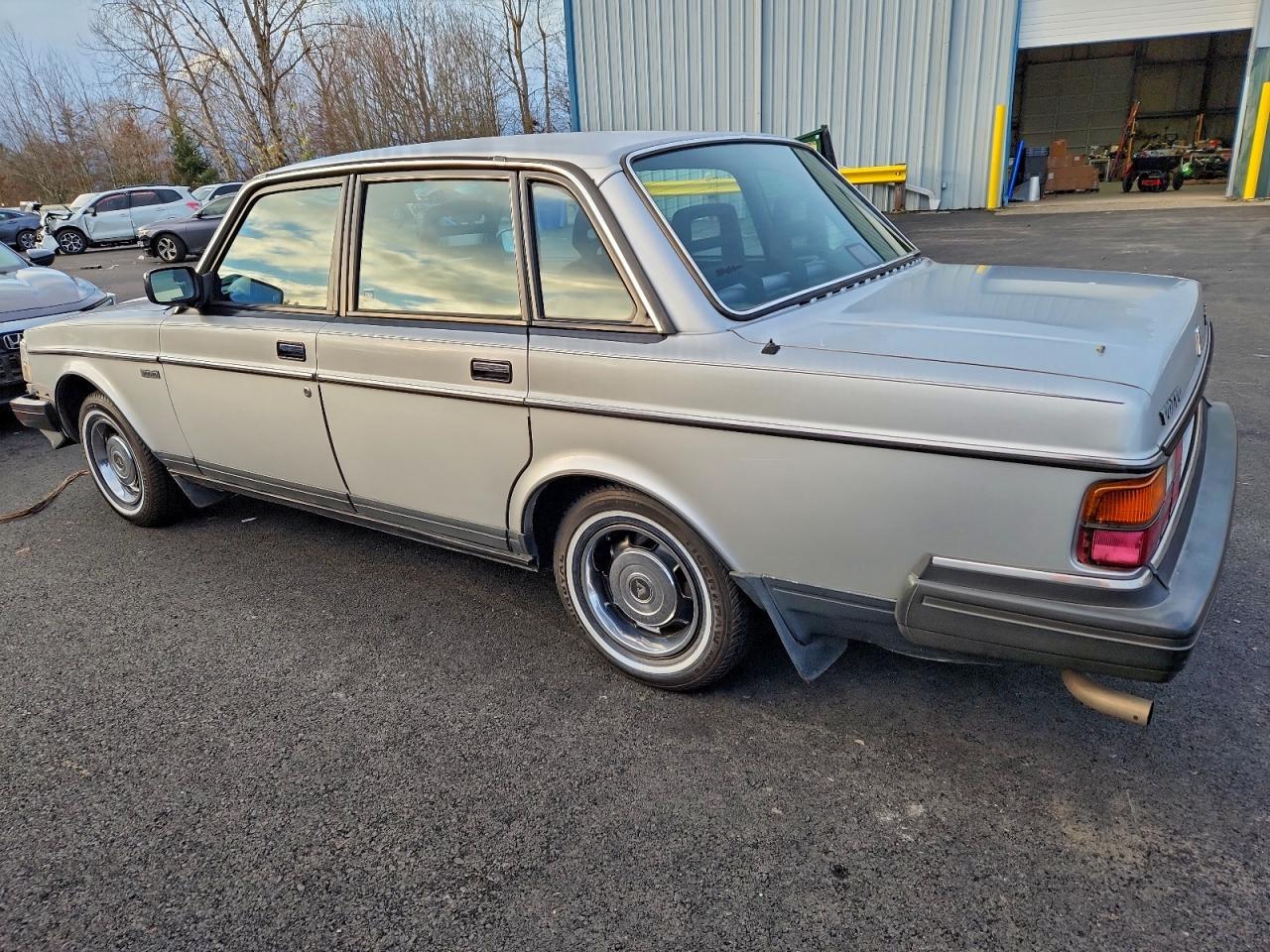 1990 VOLVO 240