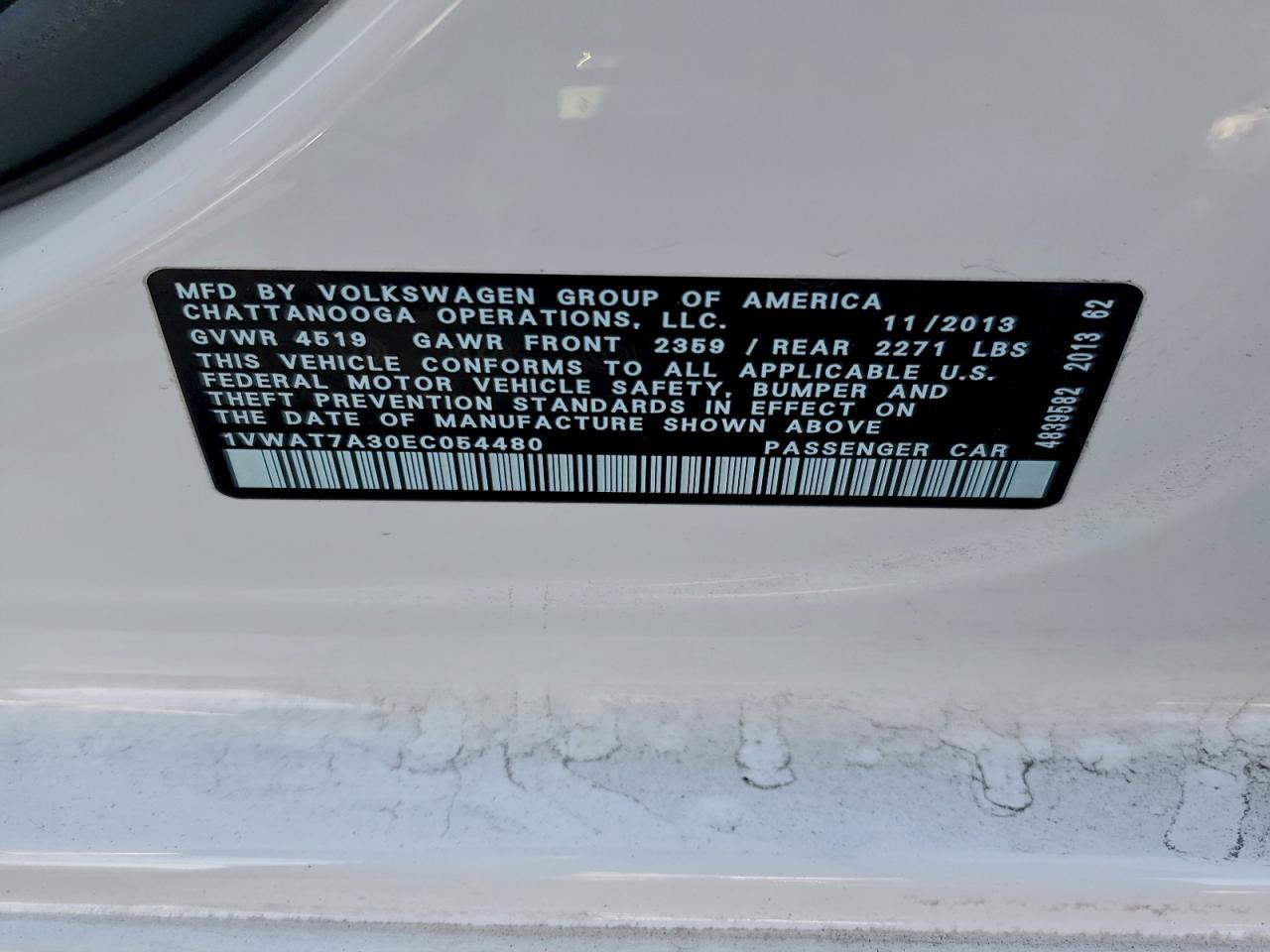 2014 VOLKSWAGEN Passat