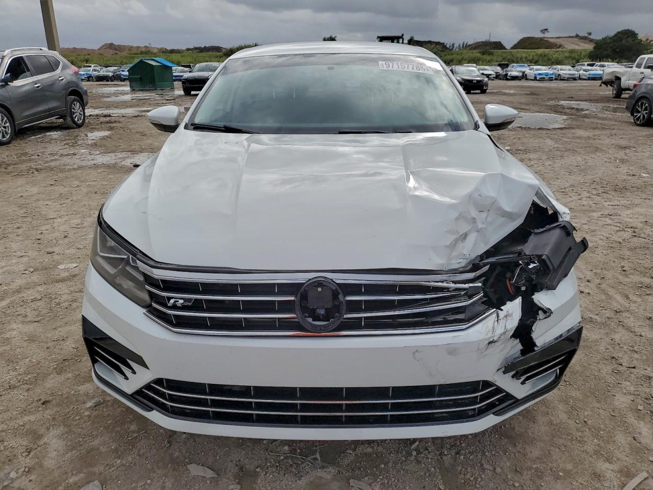 2018 VOLKSWAGEN Passat