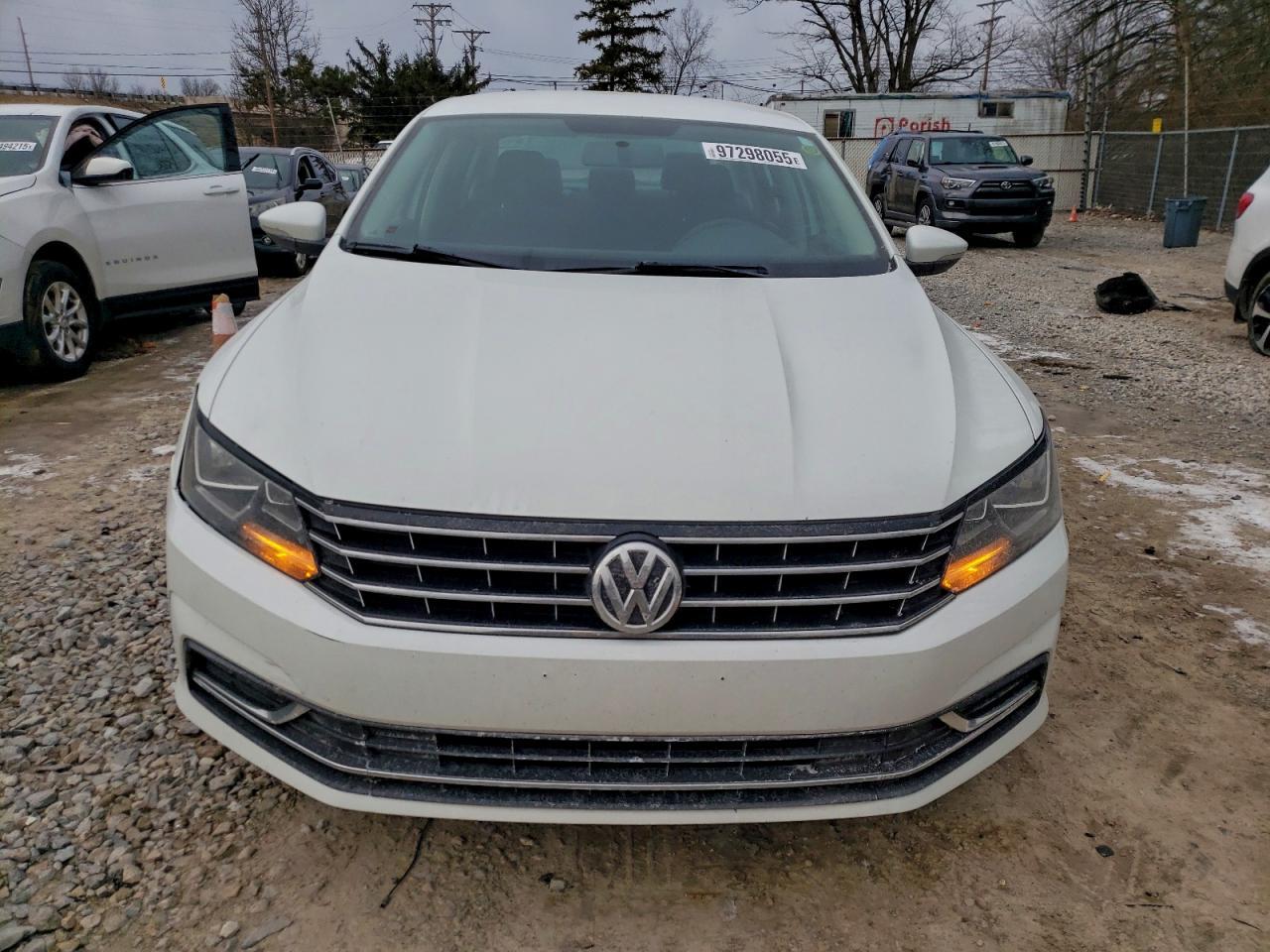 2016 VOLKSWAGEN Passat