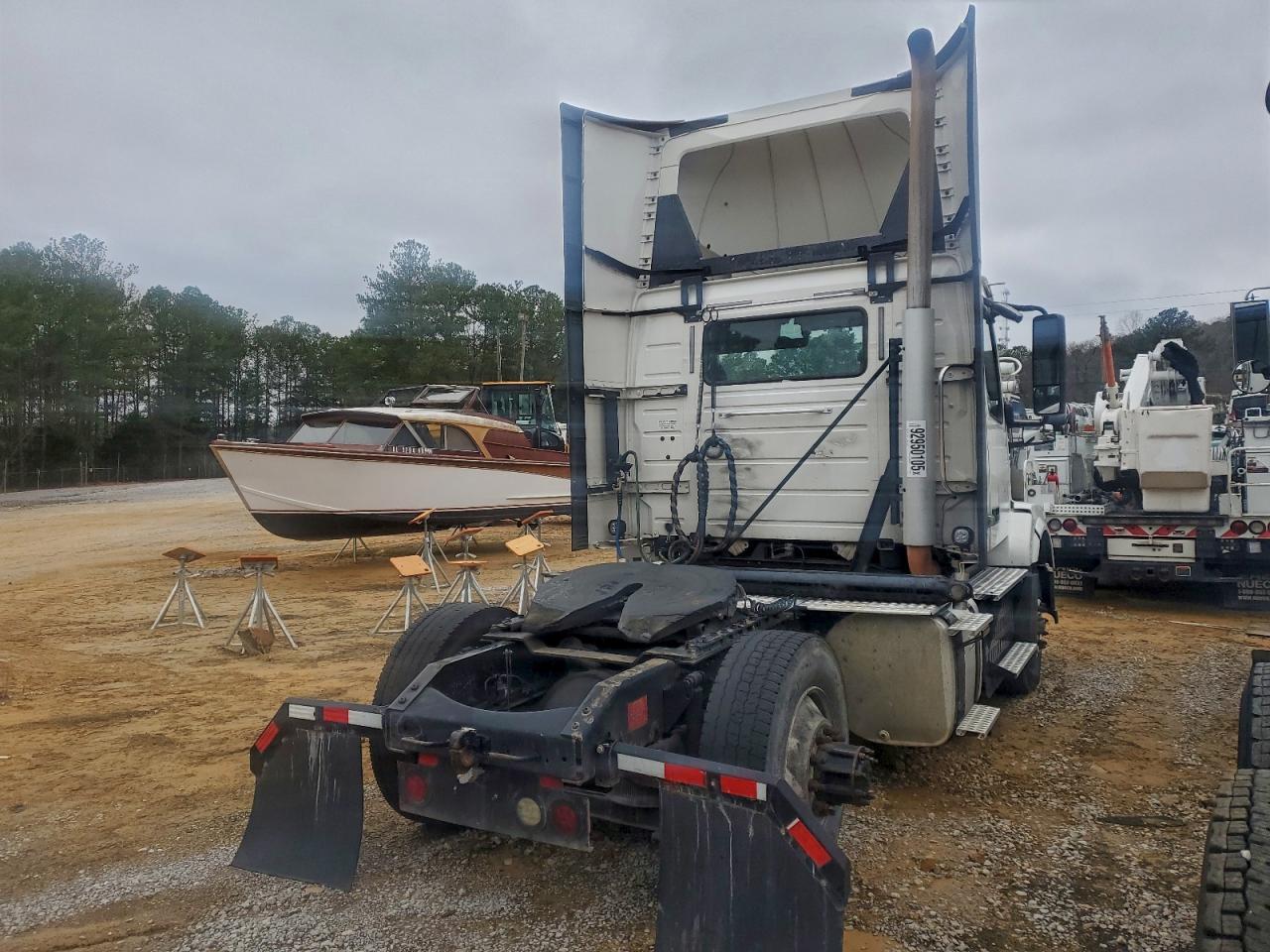2017 VOLVO VNL