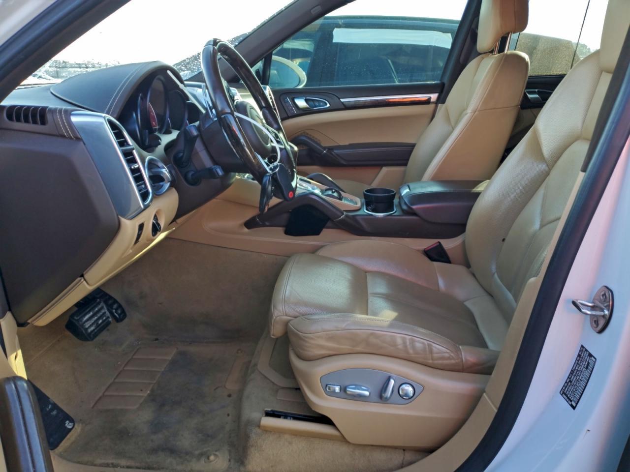 2016 PORSCHE CAYENNE