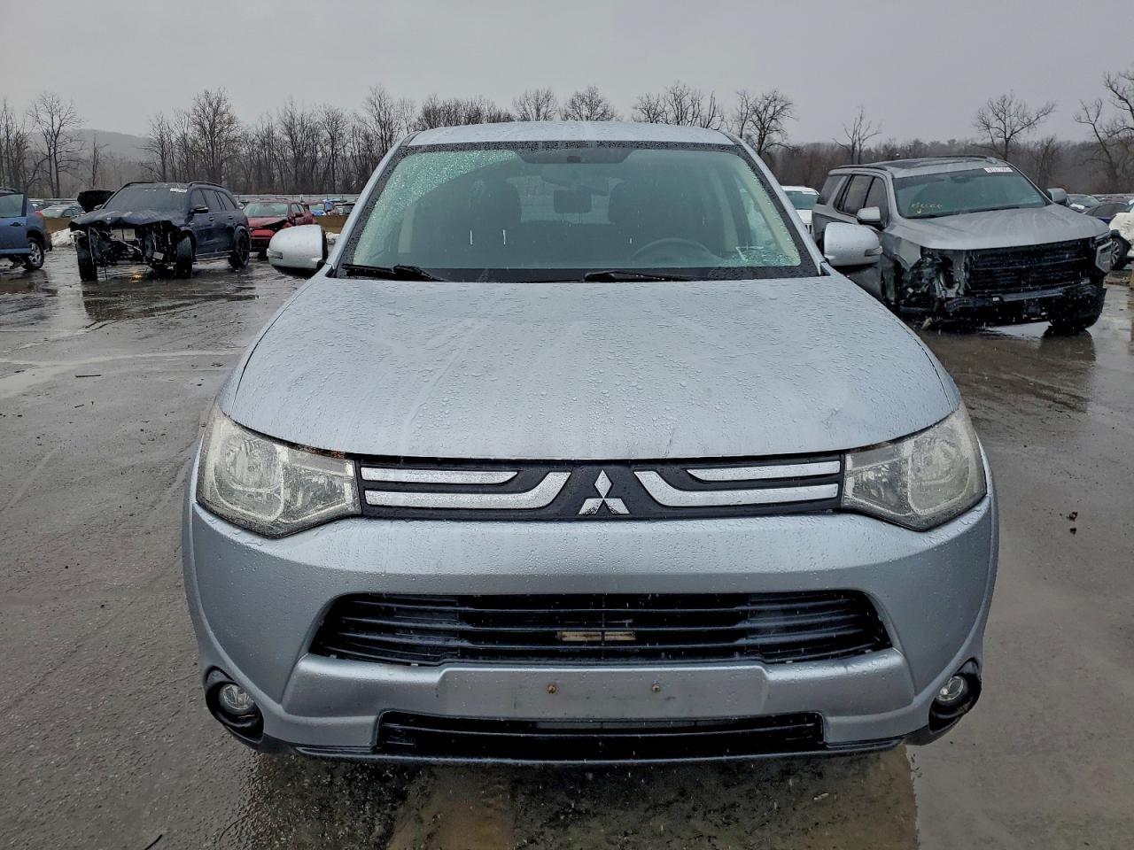 2014 MITSUBISHI outlander