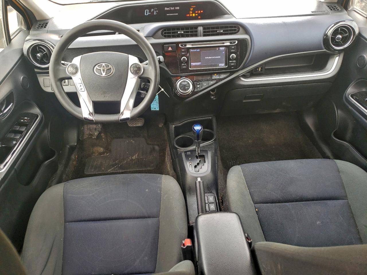 2016 TOYOTA Prius c