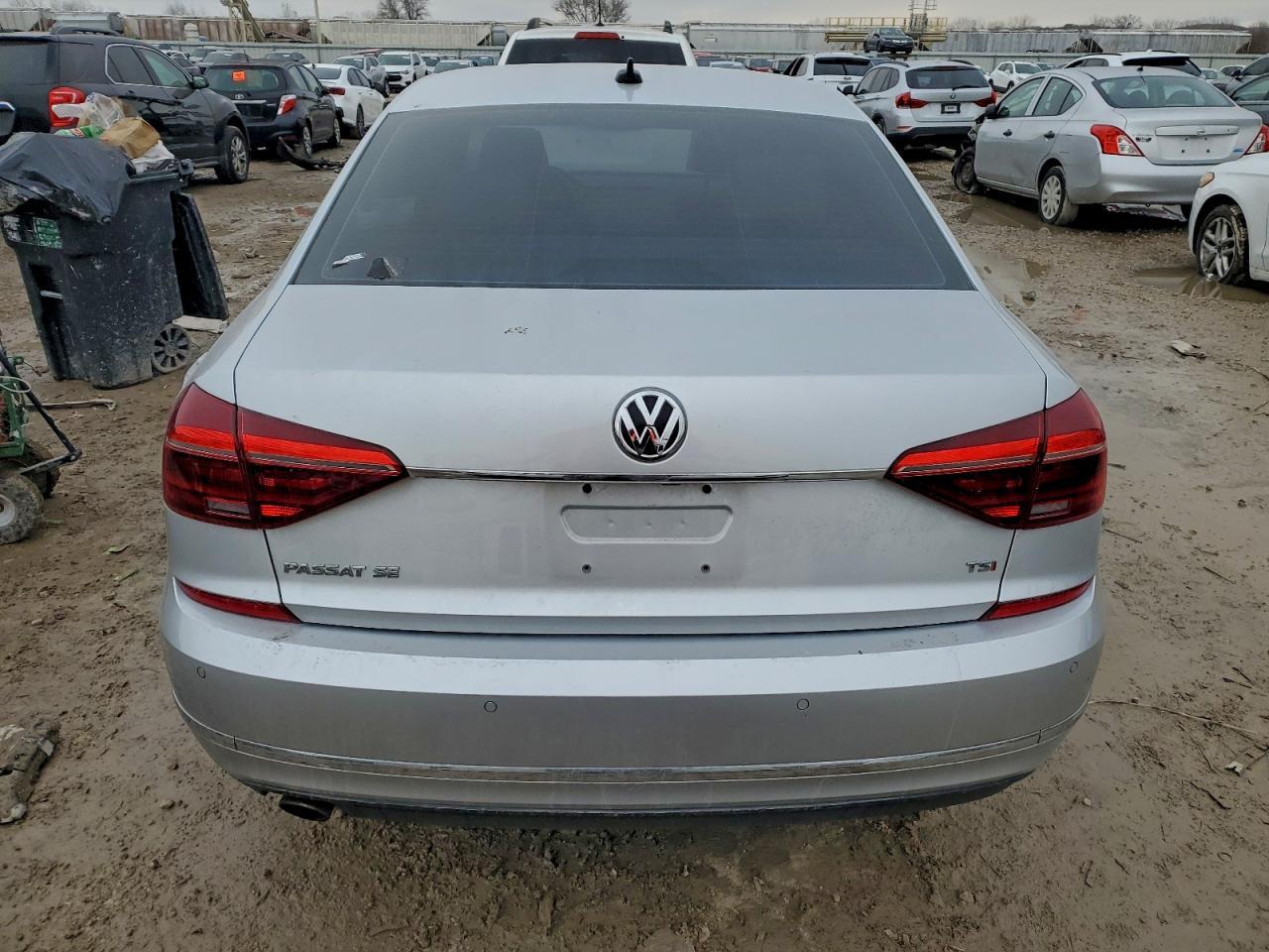 2017 VOLKSWAGEN Passat
