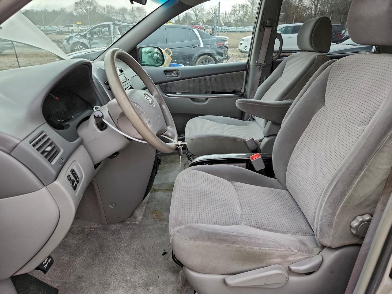 2006 TOYOTA SIENNA