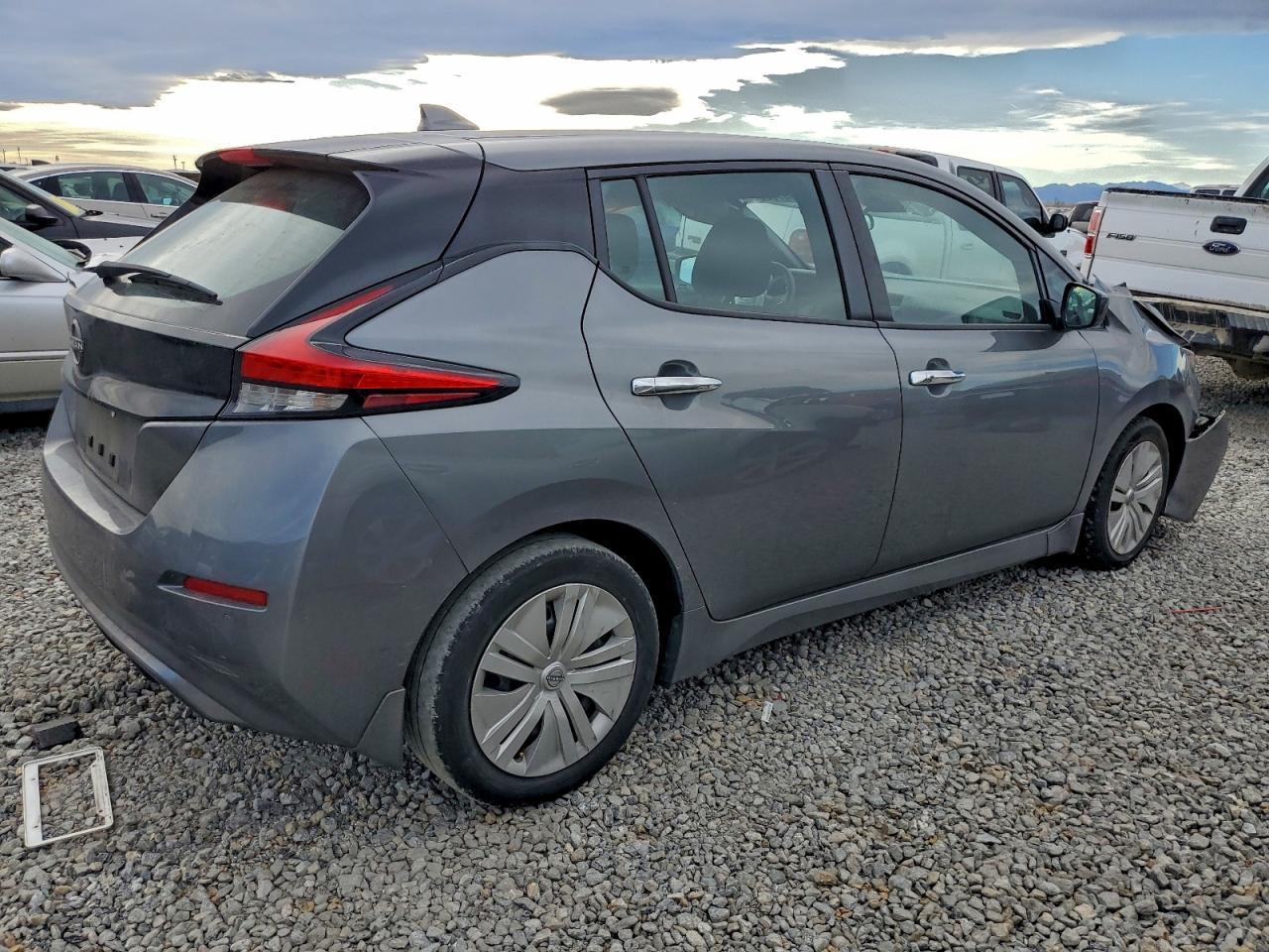 2024 NISSAN LEAF