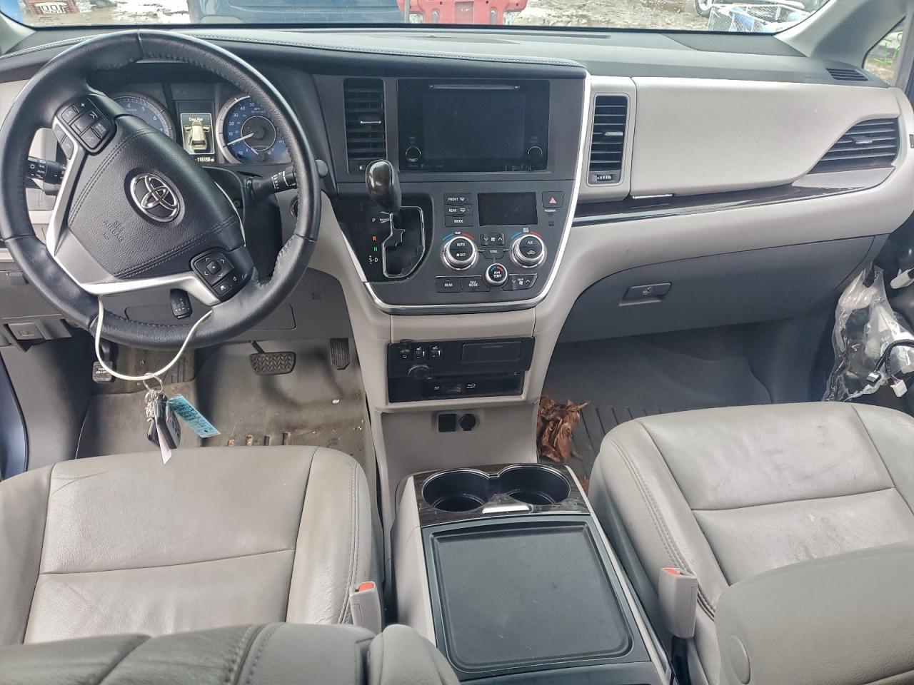 2017 TOYOTA SIENNA