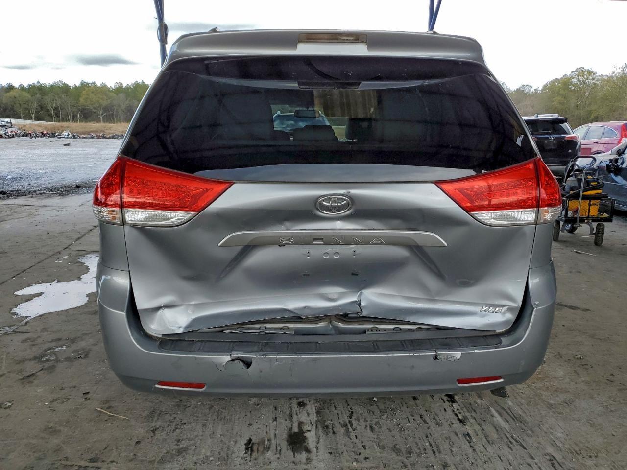 2013 TOYOTA SIENNA