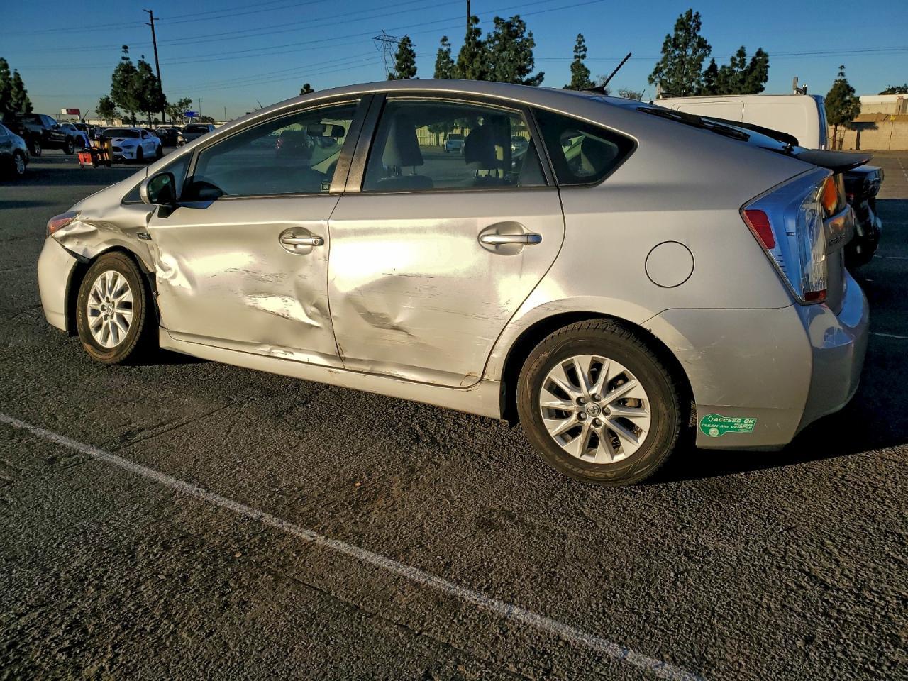 2014 TOYOTA Prius Plug-In