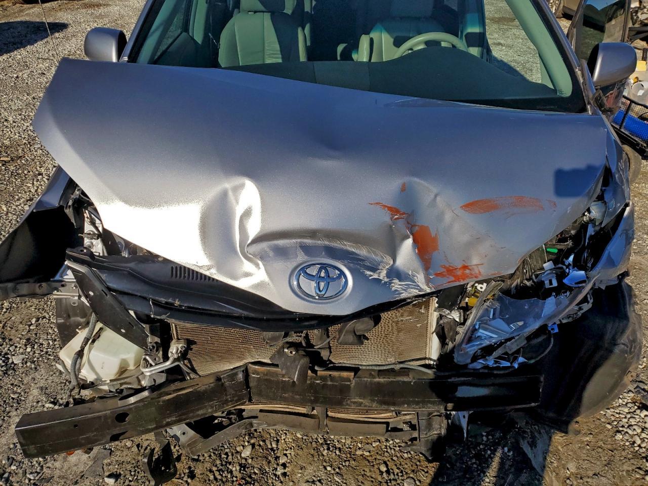 2013 TOYOTA SIENNA