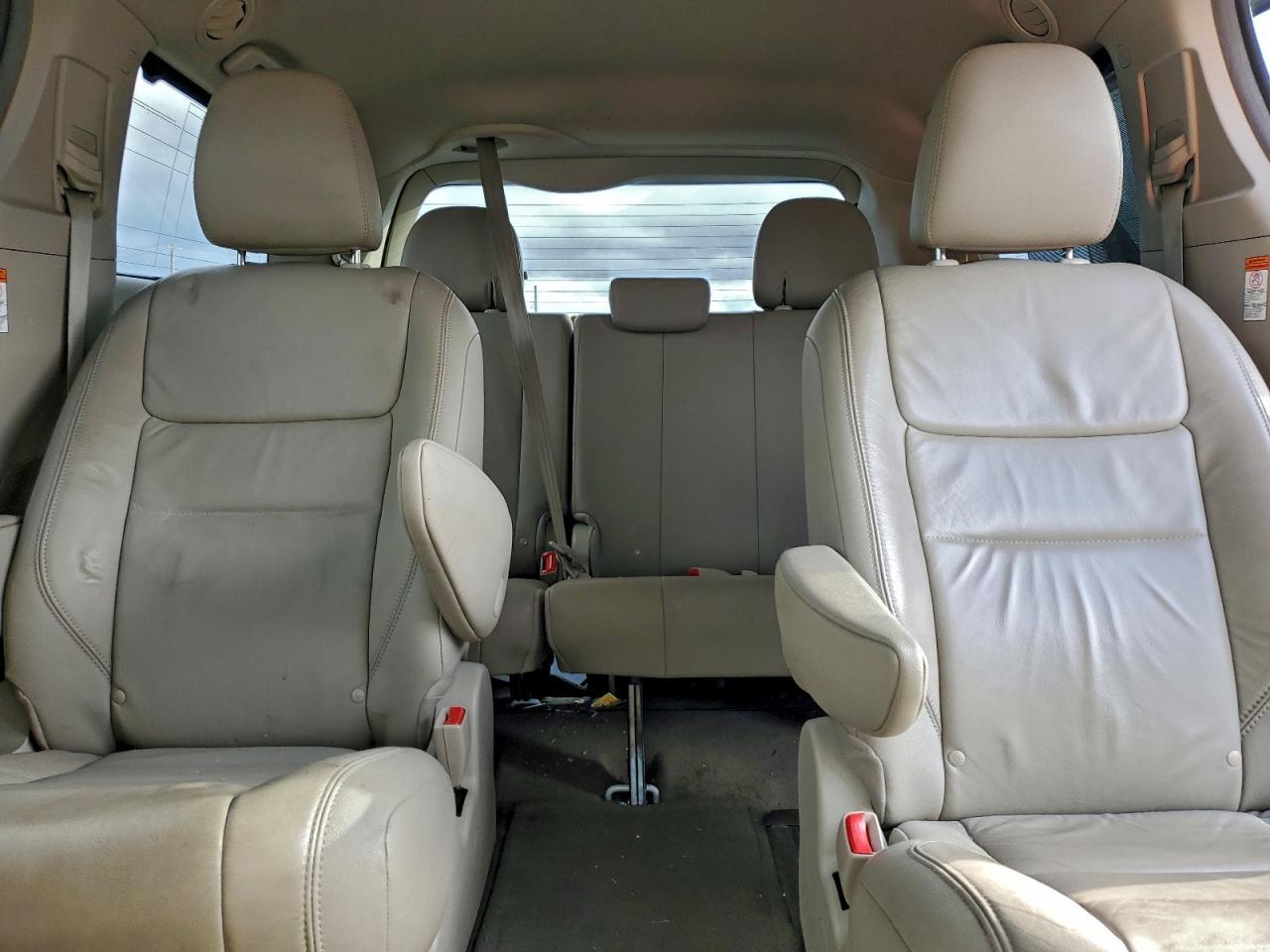 2016 TOYOTA SIENNA