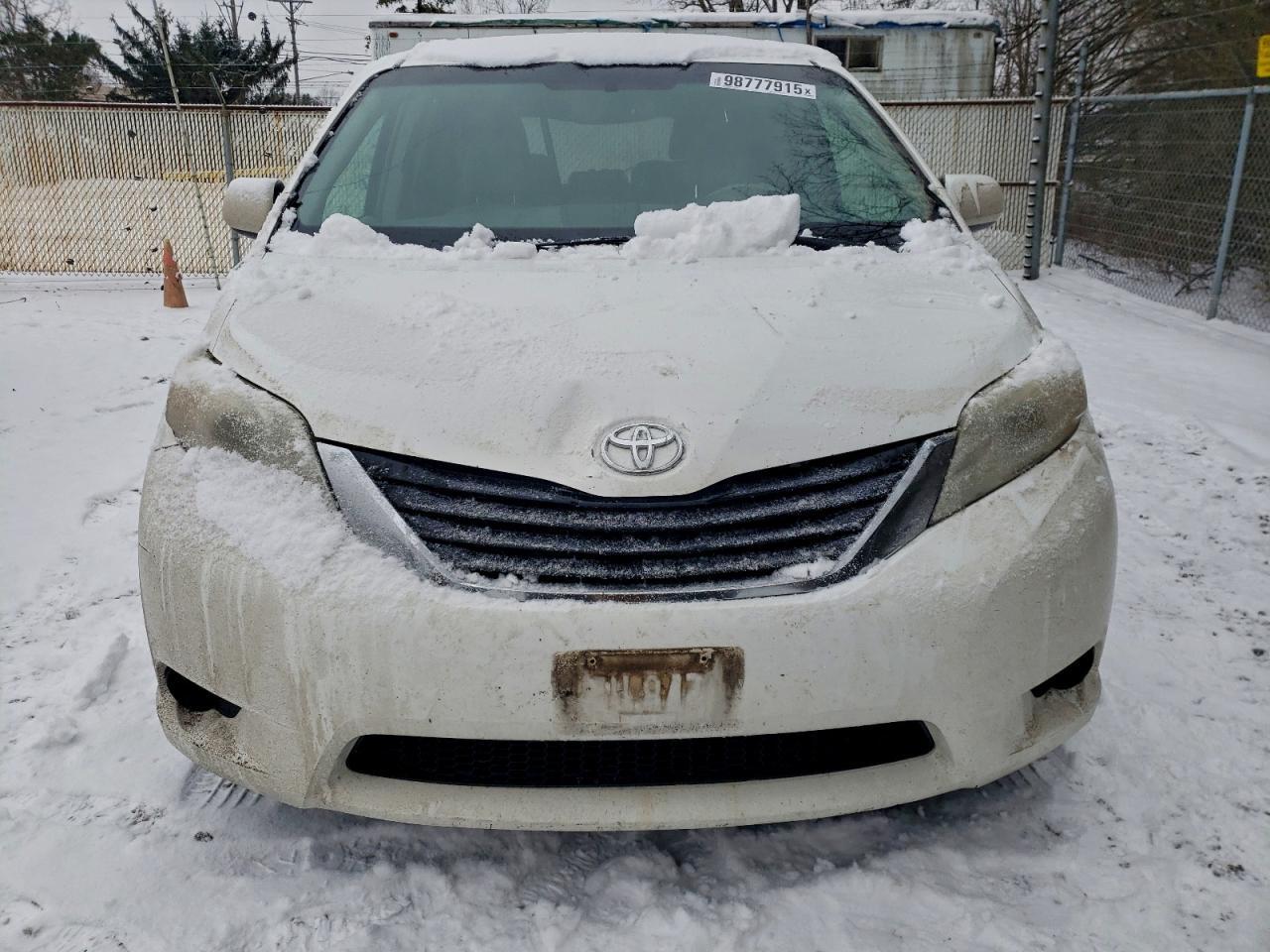 2013 TOYOTA SIENNA