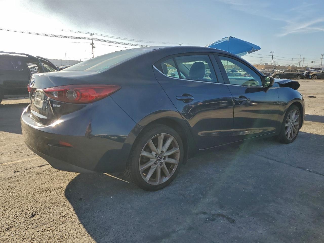 2017 MAZDA 3