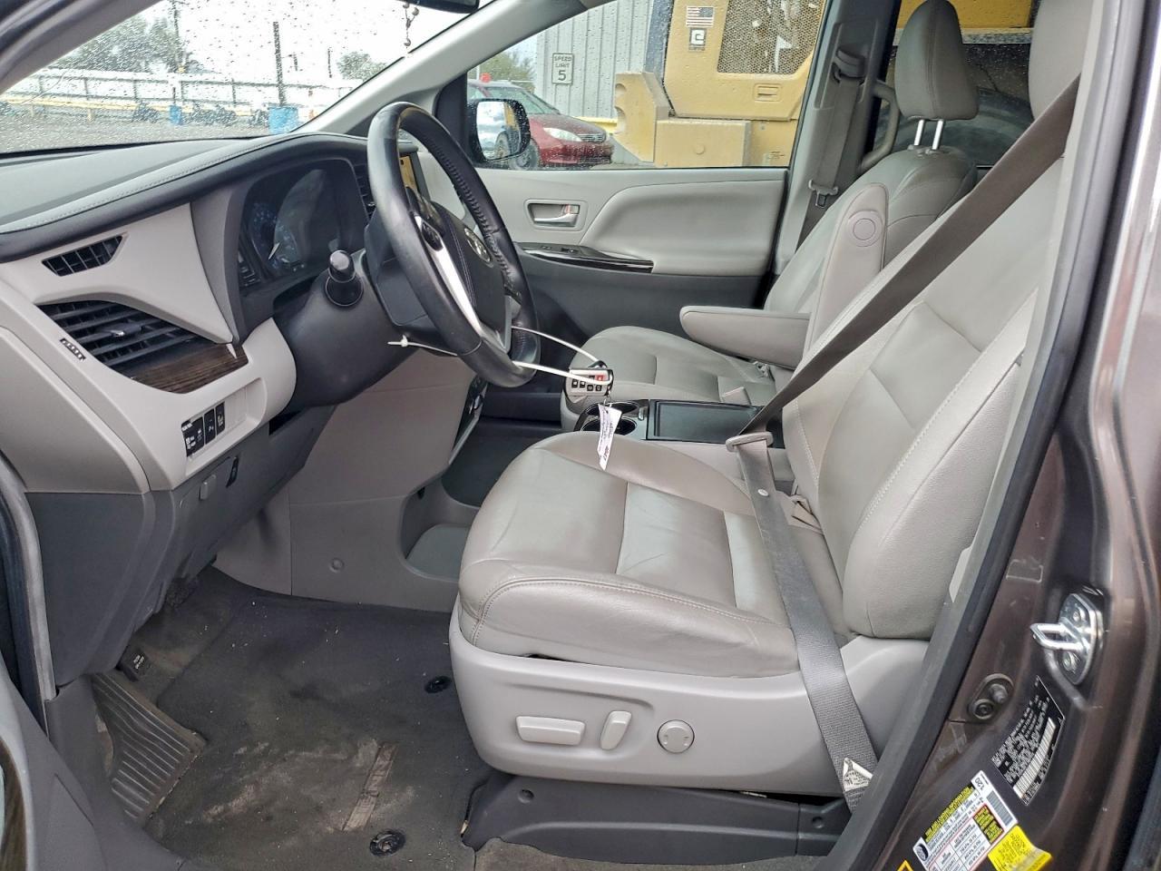 2015 TOYOTA SIENNA