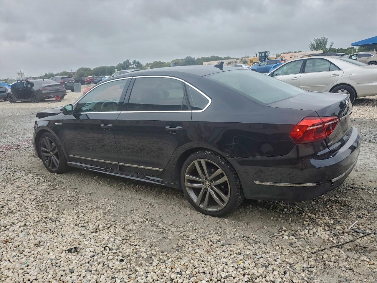 2017 VOLKSWAGEN Passat