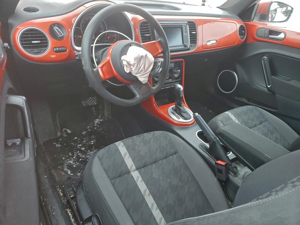 2018 VOLKSWAGEN Beetle