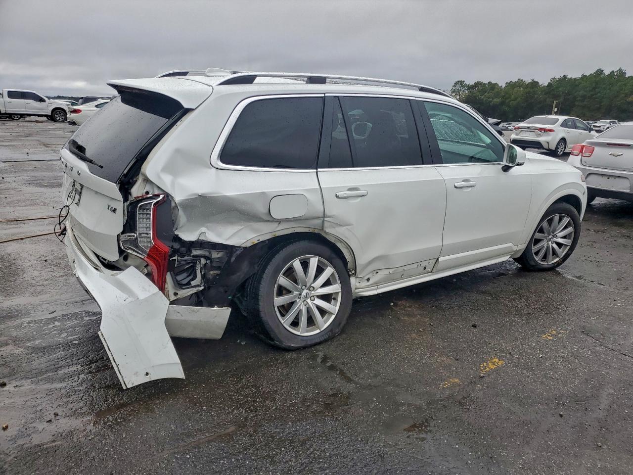2016 VOLVO XC90