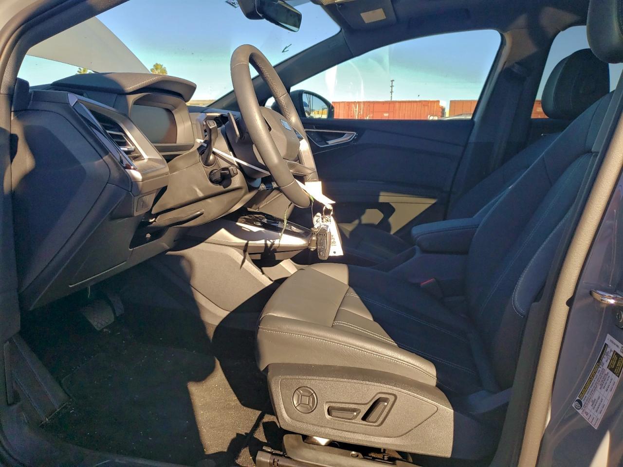 2025 AUDI Q4 e-tron