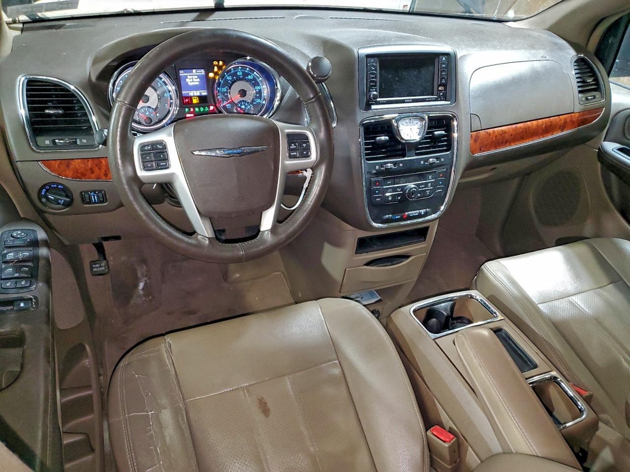 2016 CHRYSLER Town & Country