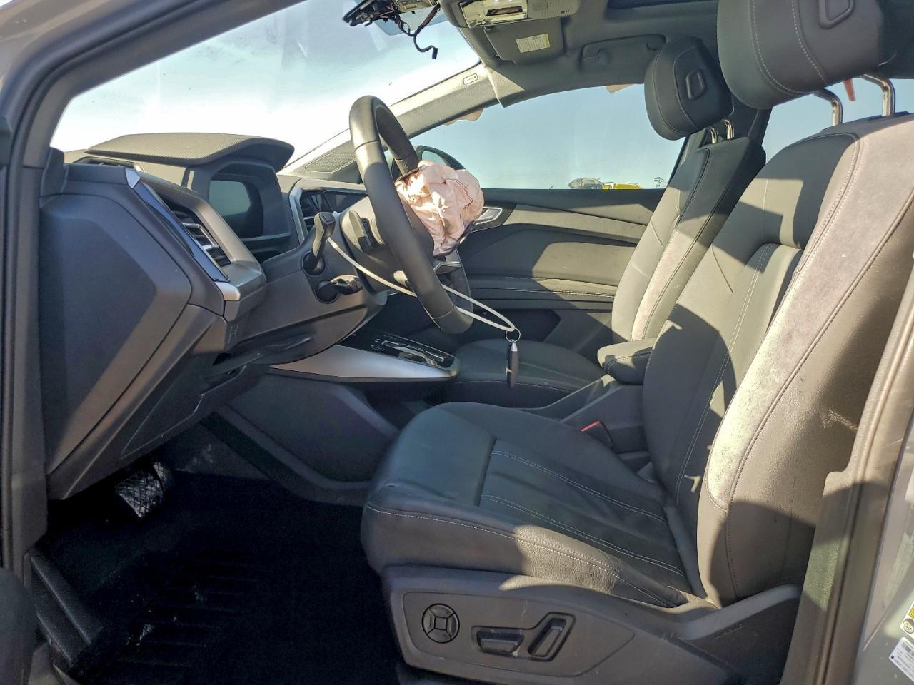 2025 AUDI Q4 e-tron