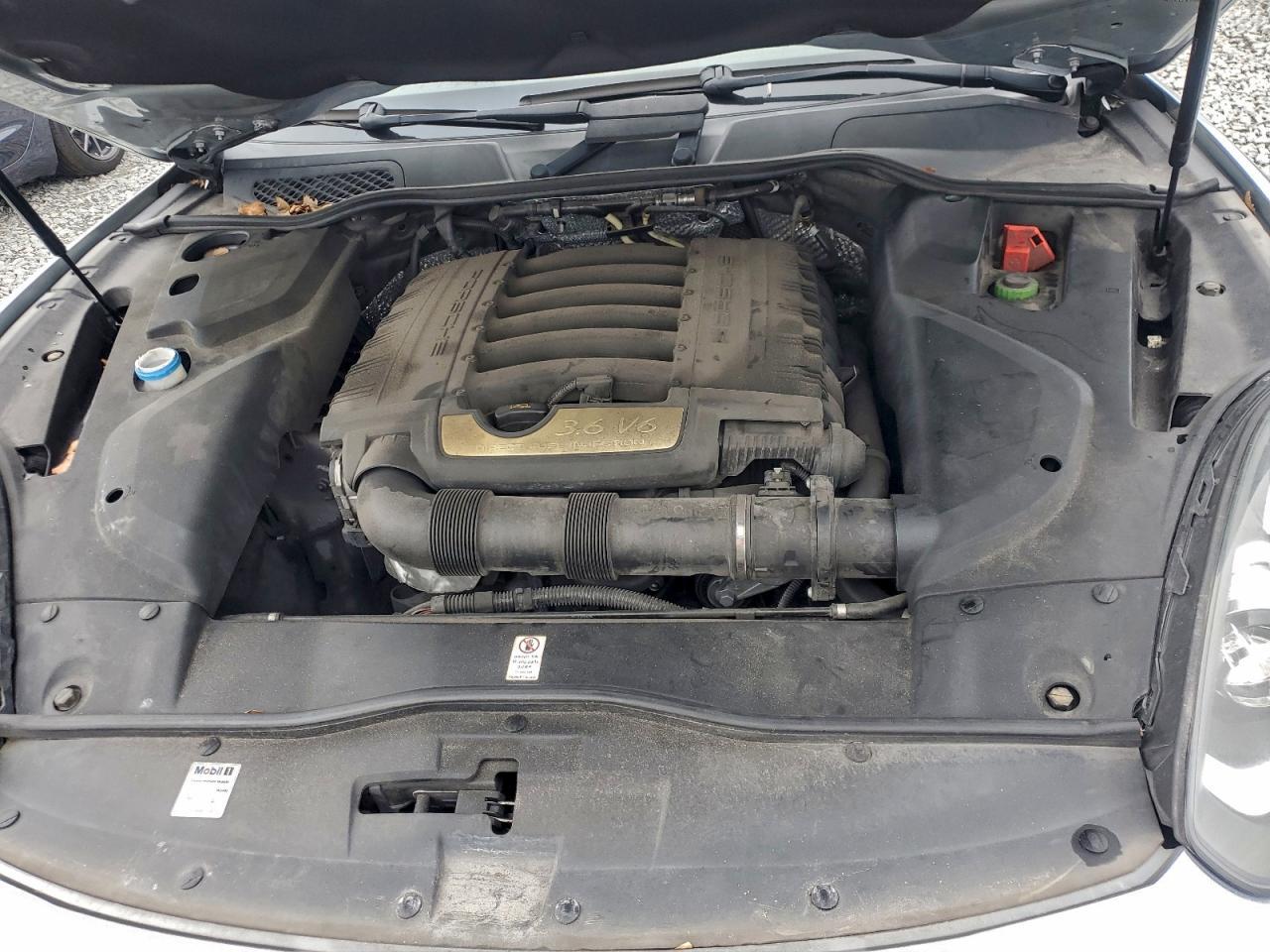 2017 PORSCHE CAYENNE