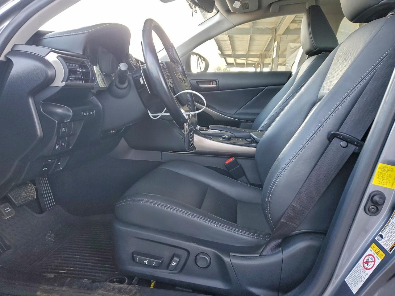 2017 LEXUS IS 200t