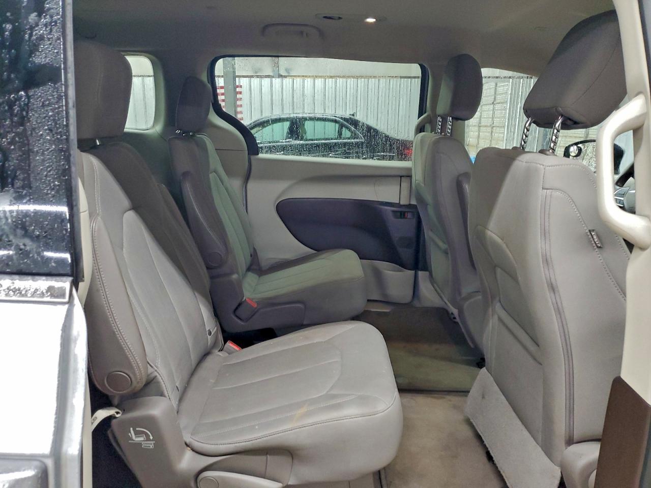 2021 CHRYSLER Voyager