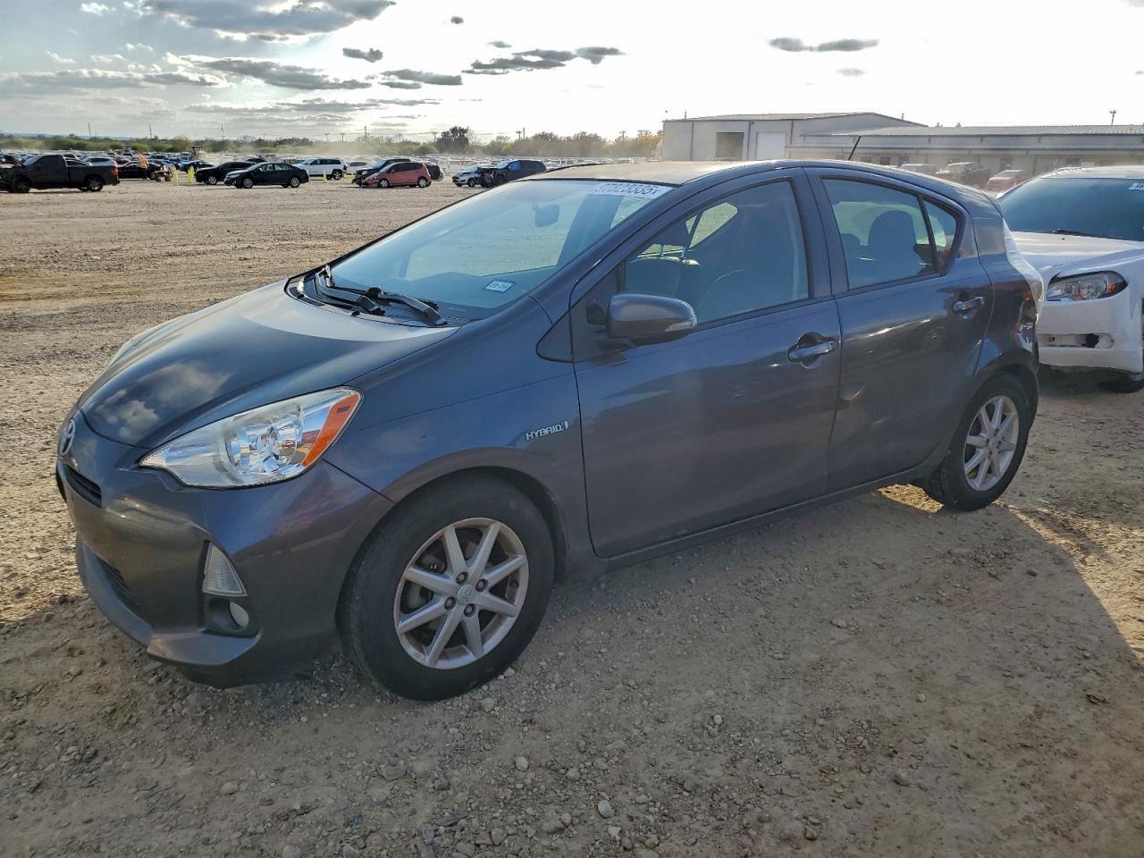 2014 TOYOTA Prius c