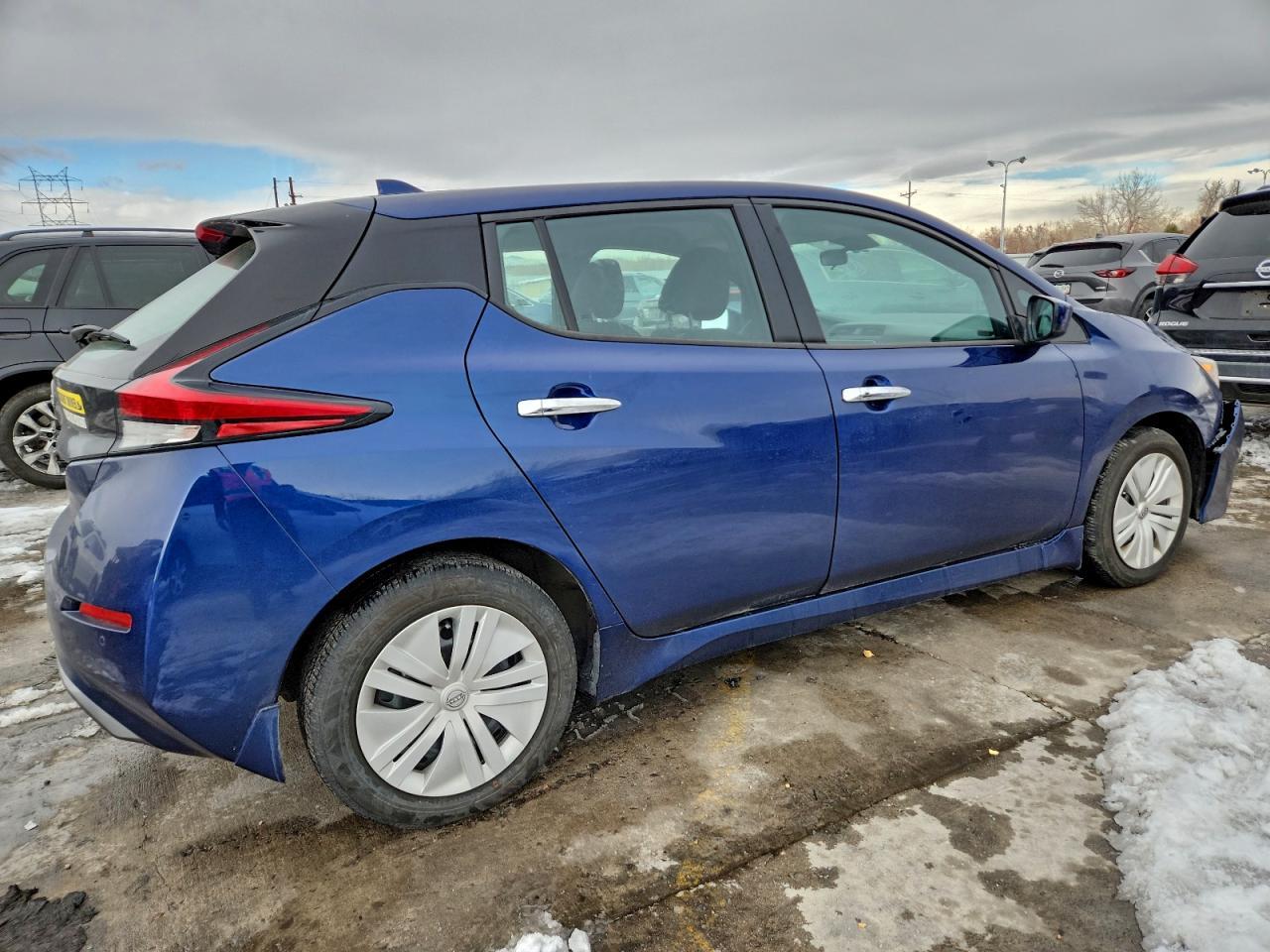 2025 NISSAN LEAF