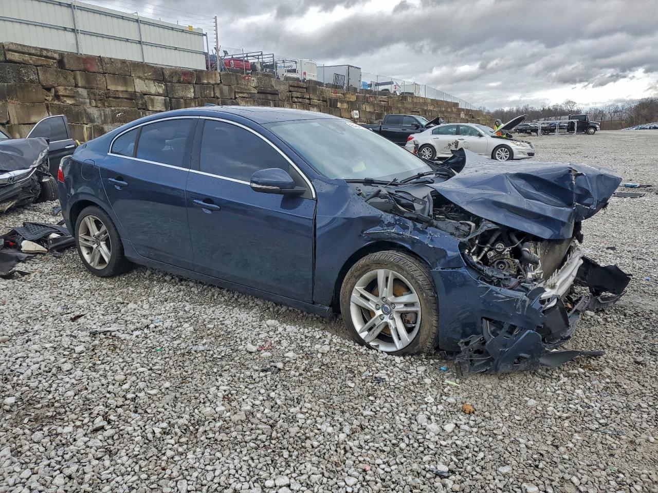 2015 VOLVO S60
